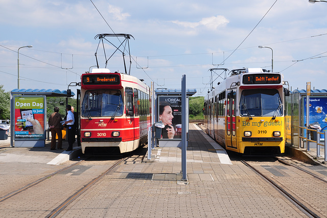 Trams 3010 and 3110 of The Hague