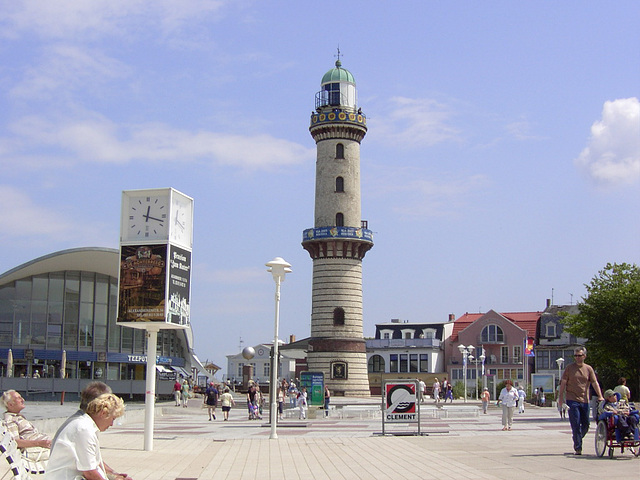 Rostock - Leuchtturm und Teepott