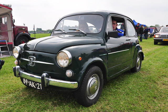 Oldtimershow Hoornsterzwaag 2009 – 1973 FIAT 600 L