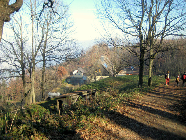 Blick zur Schutzhütte am Schöpfl