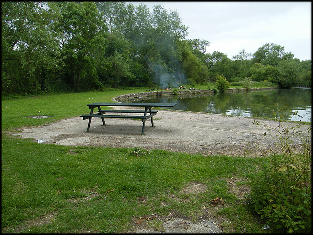 Longbridge picnic table