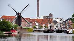 Hoop op Behoud passing the Rembrandt Bridge