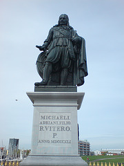 Michaeli Adriani Filior R Vitero P statue 2
