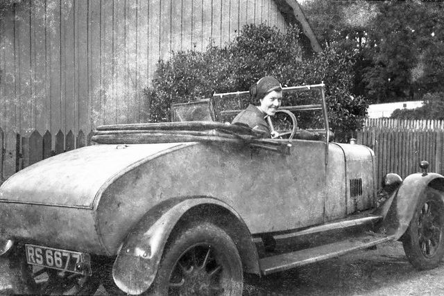 Can anyone identify the car 4557866521 o