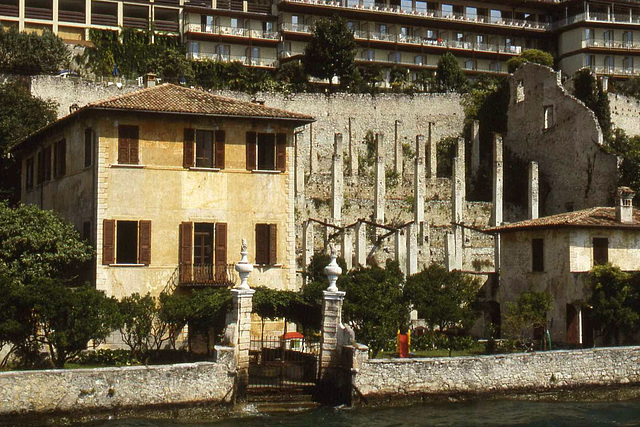 Limone- Lakeside Villa