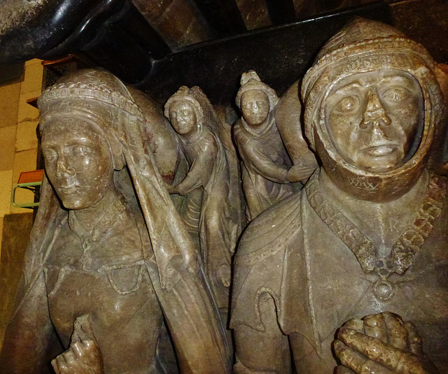 wimborne minster, dorset,detail of the alabaster tomb of john beaufort, +1444 and wife margaret. he wears the lancastrian ss collar.