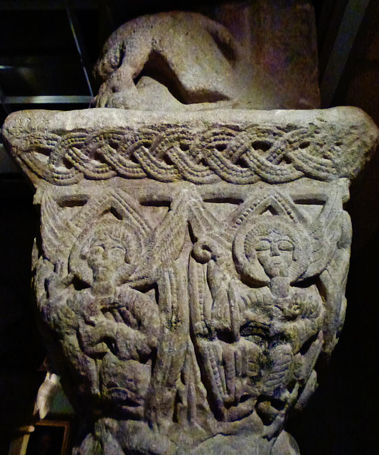 reading abbey cloister sculpture