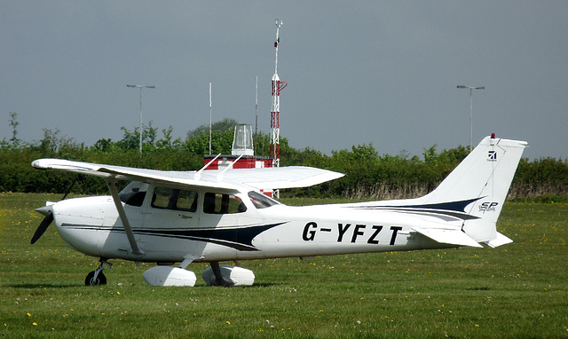 Cessna 172S Skyhawk G-YFZT