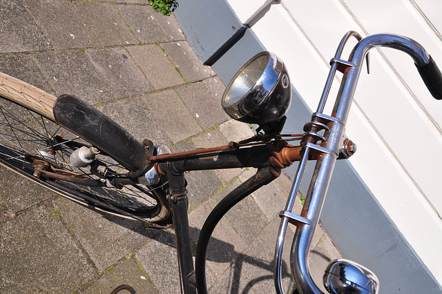 Old Juncker bicycle – Handlebar and Philips headlight