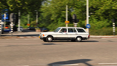 Mercedes-Benz W123 T on the move