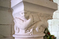 Chapiteau de l'église de Lencloître - Vienne