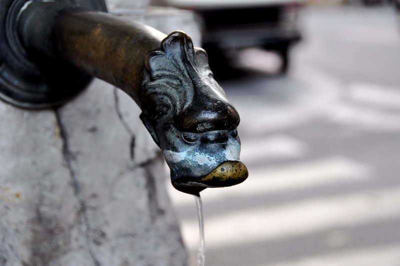 Holiday 2009 – Fountain on the Place de la Republique in Gap, France