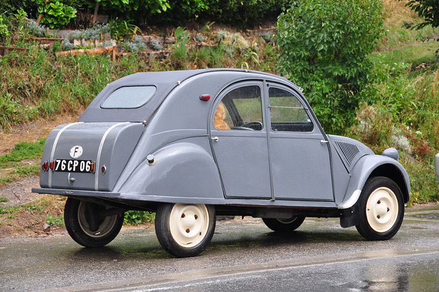 Holiday 2009 – Old Citroën 2CV