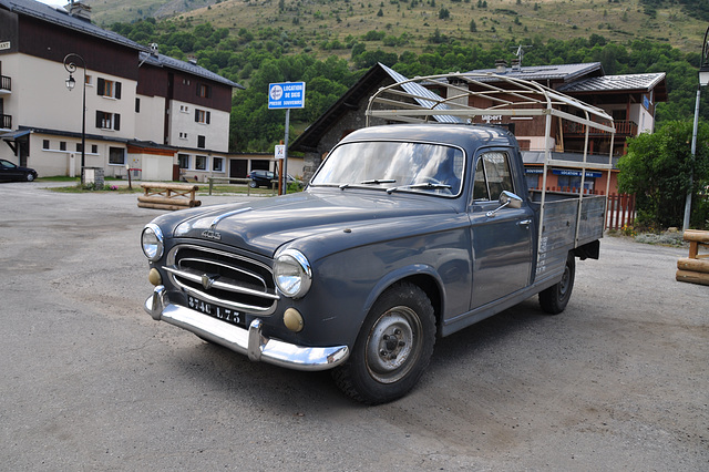 Holiday 2009 – Peugeot 403