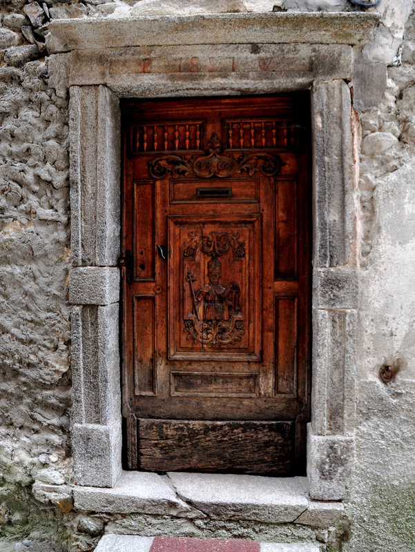 Holiday 2009 – Old door in Isola, France
