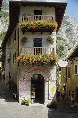 Limone- Pink Panther Ice Cream Parlour