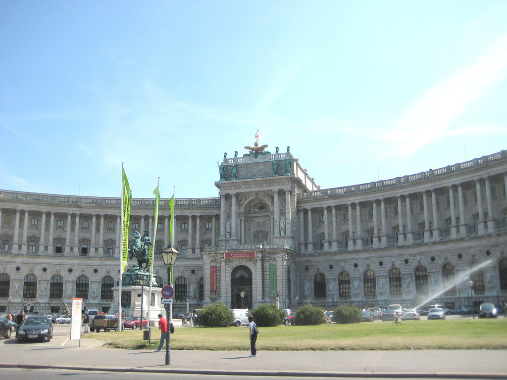 Wien Heldenplatz,  Österr. Nationalbiblothek