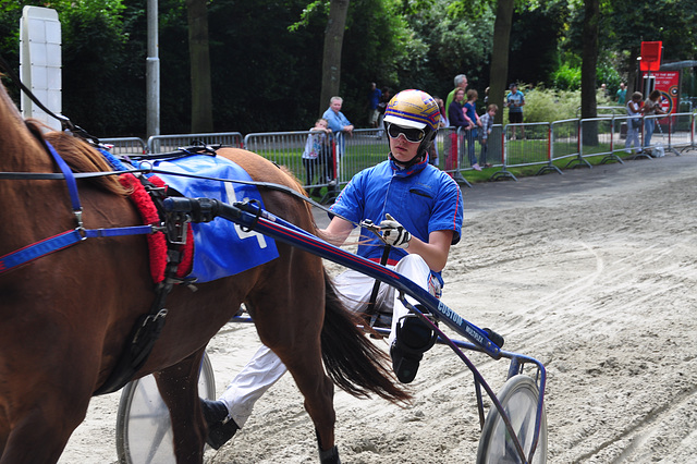 Short-track harness racing – Practise run