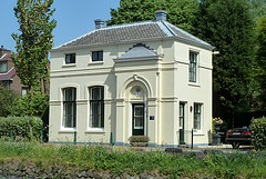 House on bank of the canal from Delft to The Hague