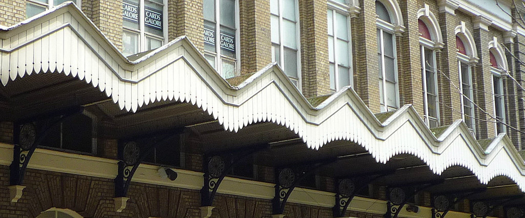 deckled roof