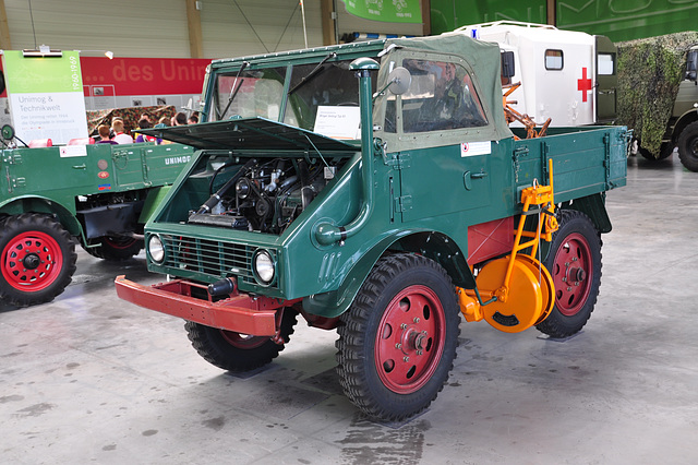 Unimog Museum – Unimog with winch for grapevine cultivation