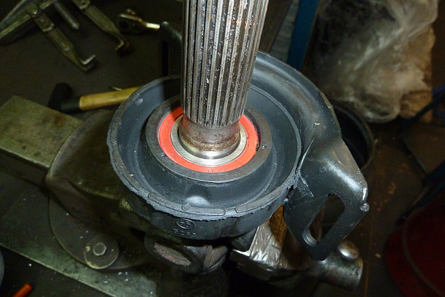 New driveshaft bearing of a 1984 Mercedes-Benz 300 TDT