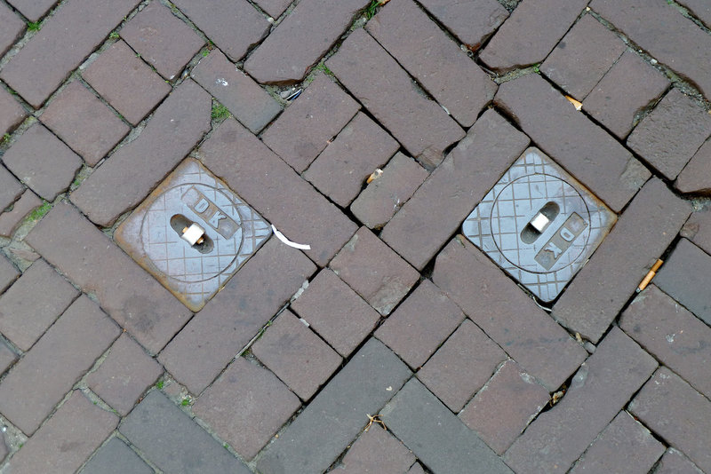 Two access covers "DK"