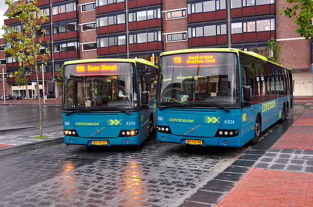 Two 2008 Volvo B12B 8700LE buses at Haarlem