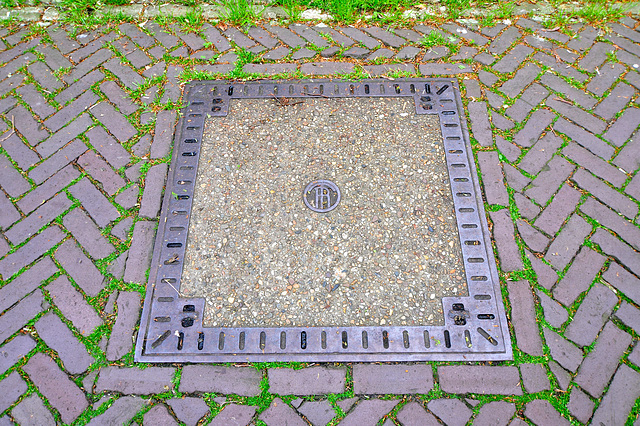 Manhole cover of the Rijkstelefoon