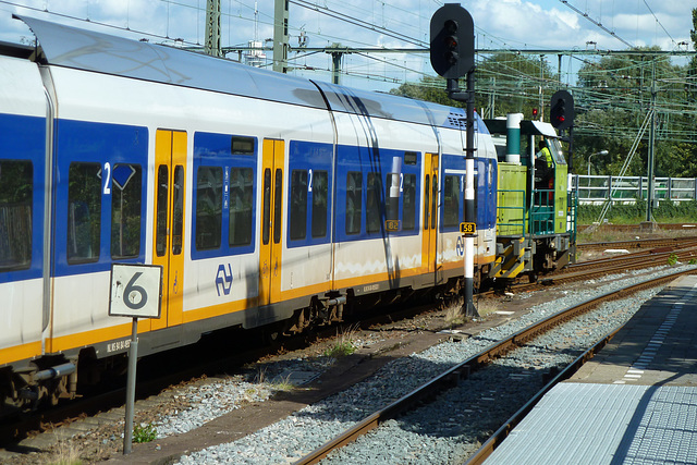 SLT 2620 at Haarlem Station with EMU 454 & 463