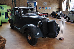 Holiday 2009 – 1939 Mercedes-Benz 170 VG W136 G Holzkohlegasgenerator