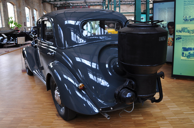 Holiday 2009 – 1939 Mercedes-Benz 170 VG W136 G Holzkohlegasgenerator