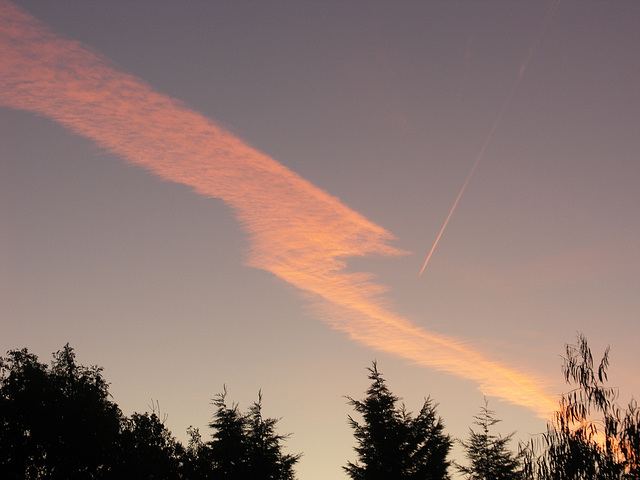 Dog-leg contrail