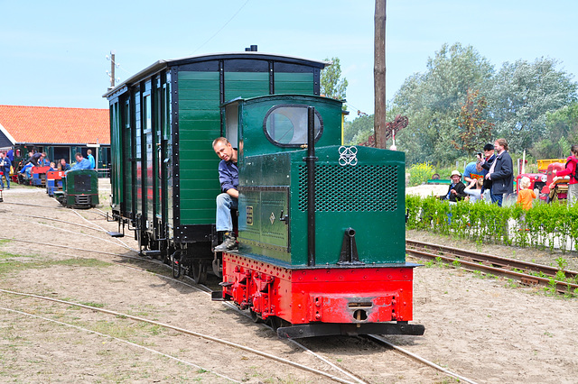 Stoom- en dieseldagen 2012 – Perkins diesel engine pulling the Werkspoor carriage