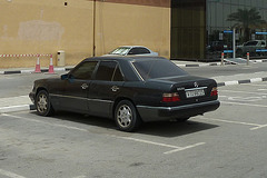 Dubai 2012 – Old Mercedes W124 00SE