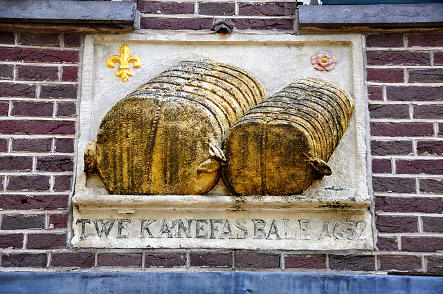 Gable stone “Twe Kanefasbale” of 1632