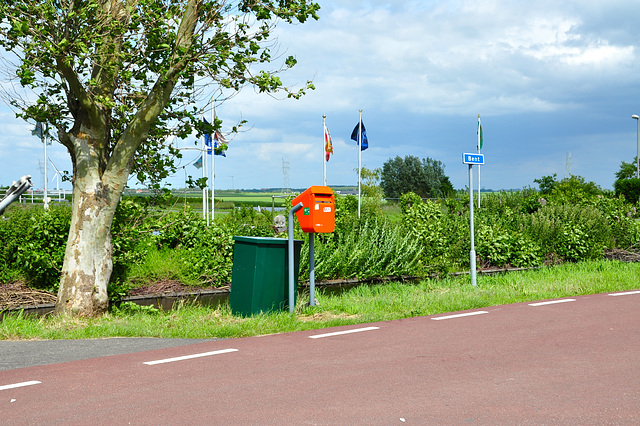 Rural postbox near Bent