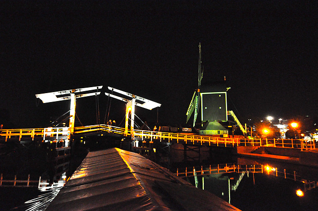 Approaching the Rembrandt Bridge