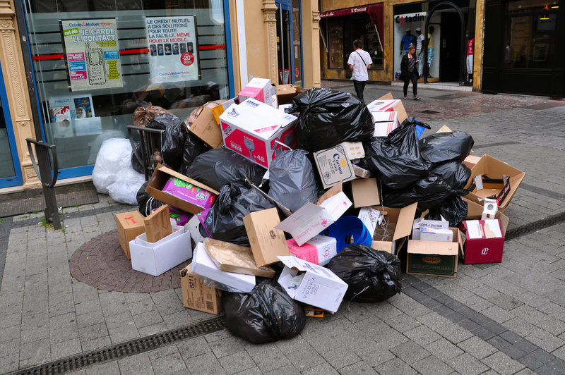 France 2012 – Strike or rubbish collection day