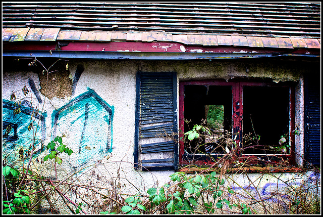 Derelict Hotel/Night Club Nr Hindhead