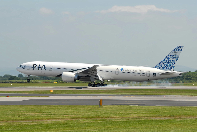 AP-BHV B777-340ER Pakistan International