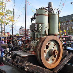 Leidens Ontzet 2012 – Old semi-diesel engine