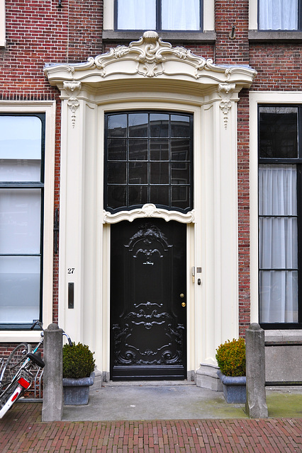 Door on the Herengracht in Leiden