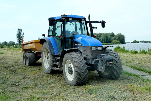 New Holland TS115 tractor