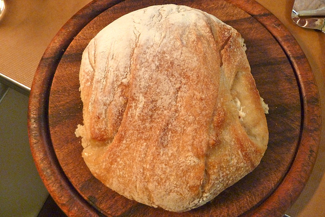 Bread containing goat's cheese and honey