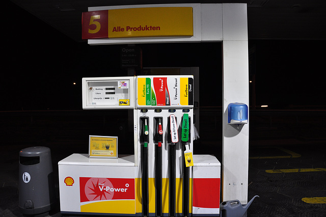 Shell filling station