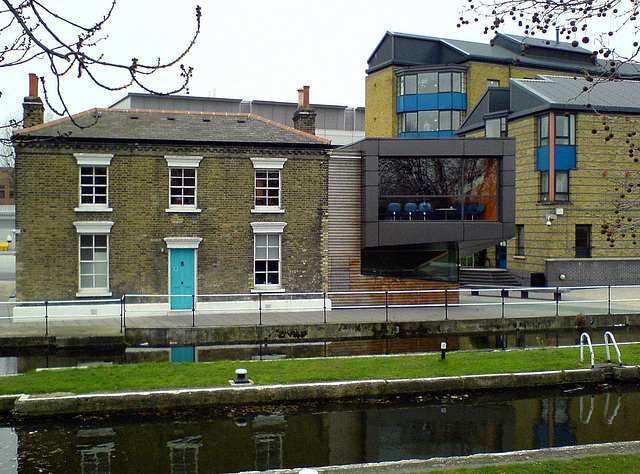 Canalside, Mile End