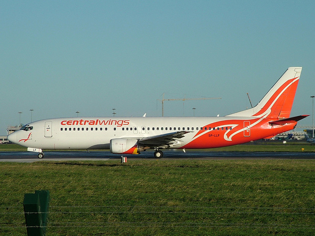 SP-LLF B737-45D Central Wings