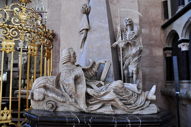 Holiday 2009 – Grave monument in the Trier cathedral