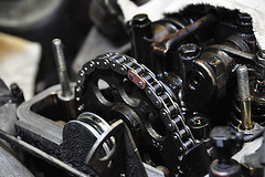 New timing chain on a Mercedes-Benz M102 engine